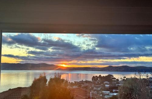 Sandy Bay Villa | Lipscombe Escape panoramic views luxury and space