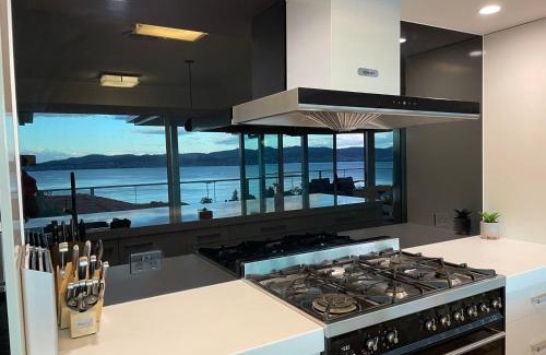 Sandy Bay Villa | Lipscombe Escape panoramic views luxury and space