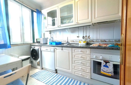 Barcarena Apartamento | Lisbon, modern T1 apartment with balcony in Barcarena, Oeiras