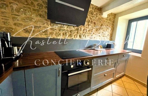 Guingamp Casa | Listed 17th century town house in the heart of the historic center