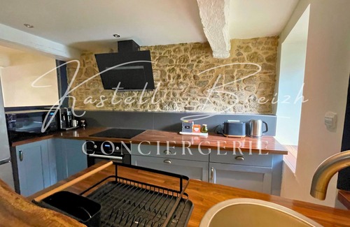 Guingamp Casa | Listed 17th century town house in the heart of the historic center