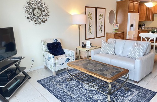 Madeira Beach Condominio | Escuchar las olas - Golfo directa remodelado de frente por Wifi y Larga Distancia