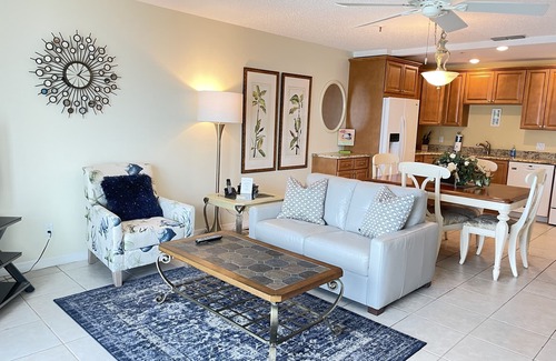 Madeira Beach Condominio | Escuchar las olas - Golfo directa remodelado de frente por Wifi y Larga Distancia