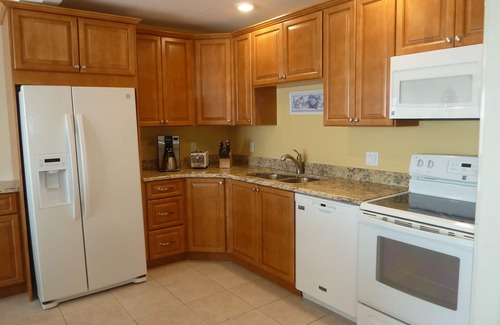 Madeira Beach Condominio | Escuchar las olas - Golfo directa remodelado de frente por Wifi y Larga Distancia