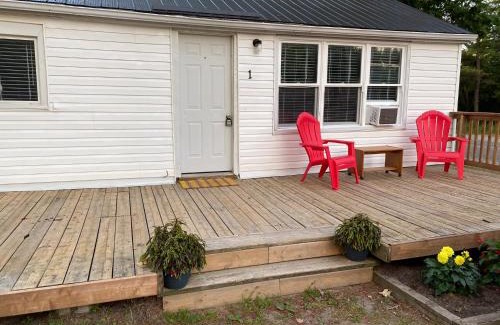 Wasaga Beach Casa | Listen to the waves from your front deck!