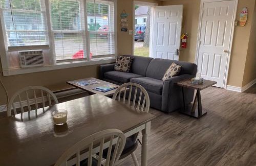 Wasaga Beach Casa | Listen to the waves from your front deck!