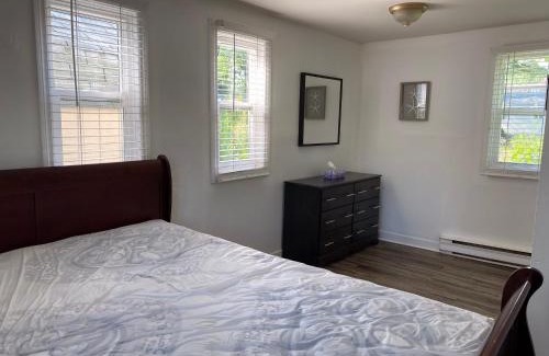 Wasaga Beach Casa | Listen to the waves from your front deck!