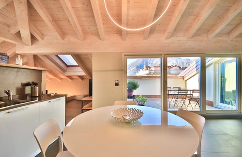 Bellagio Apartamento | Liszt Attic - Frente al Lago en el Pueblo por Klabhouse