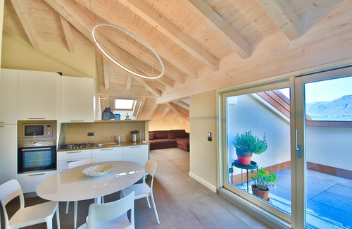 Bellagio Apartamento | Liszt Attic - Frente al Lago en el Pueblo por Klabhouse