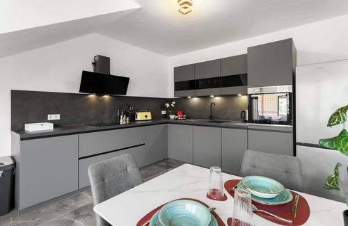 Woerth am Rhein Apartamento | LiT LiVING: Luxus | Box SprIng | Parking | Balkon