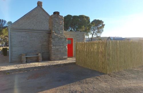 Sutherland Casa | Little Artist Cottage