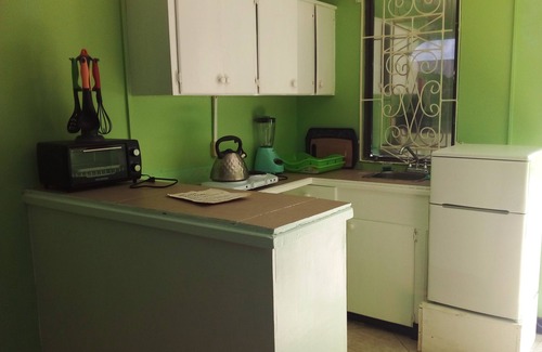 Oistins Apartamento | LITTLE BAY....A QUAINT STUDIO to rest
