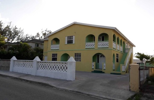 Oistins Apartamento | LITTLE BAY....A QUAINT STUDIO to rest