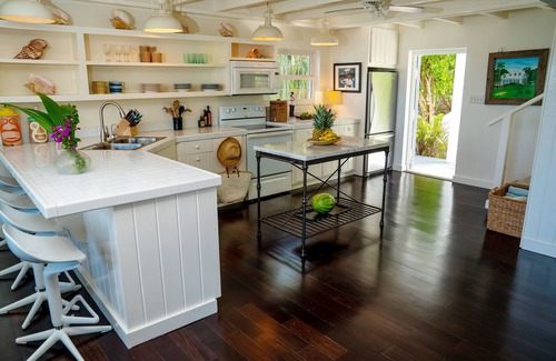 Dunmore Town Casa | ¡Little Bay tiene increíbles puestas de sol y pesca de huesos en tu puerta de atrás!