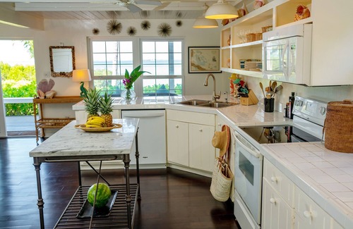 Dunmore Town Casa | ¡Little Bay tiene increíbles puestas de sol y pesca de huesos en tu puerta de atrás!
