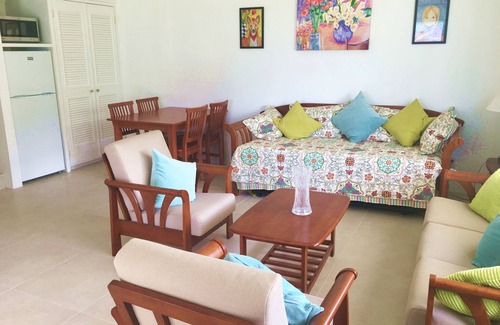 Dickenson Bay Apartamento | ¡LITTLE BAY VILLA, A 40 PASOS DEL MAR DEL CARIBE!