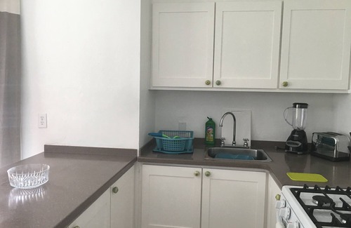 Dickenson Bay Apartamento | ¡LITTLE BAY VILLA, A 40 PASOS DEL MAR DEL CARIBE!