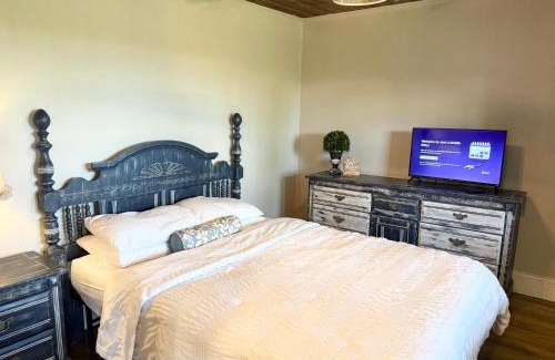 Hickory Casa | Little Bit-A-Cozy, 2BR Retreat