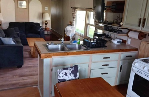Villa Grove Casa | Little Bonanza, Bonzai, River recorre 13 acres de libertad