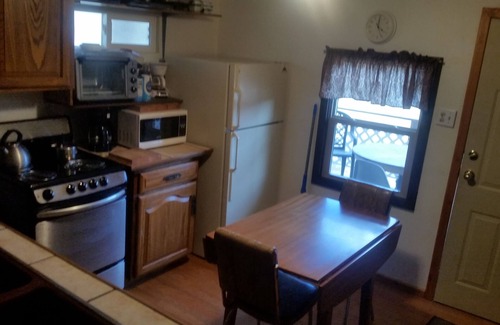 Villa Grove Casa | Little Bonanza, Bonzai, River recorre 13 acres de libertad