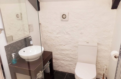 St Just Casa | Little Bounds, B&B - a hotel room that sleeps 2 guests in 1 bedroom
