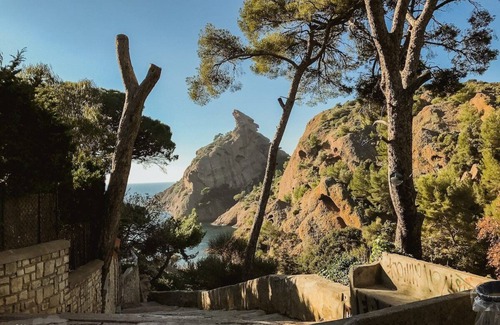La Ciotat Chalet De Esquí | Casa T1 / T2 en La Ciotat. Reformado, aire acondicionado, jardín, WIFI. 2 a 4 personas El "pequeño Briandière"