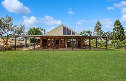 Hillgrove Casa | Little Bunda Cottage - Charming Mudbrick Stay