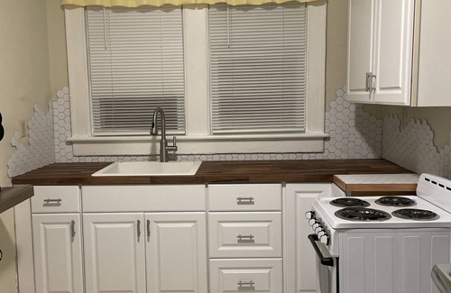 Lynchburg Casa | Little Bungalow on Warren- Charming and Quaint *PET FRIENDLY*