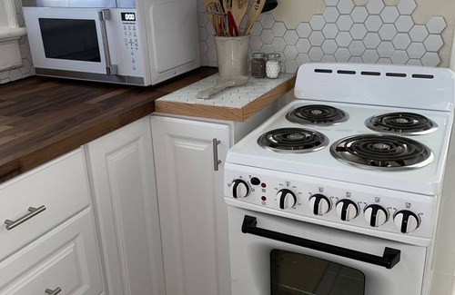 Lynchburg Casa | Little Bungalow on Warren- Charming and Quaint *PET FRIENDLY*