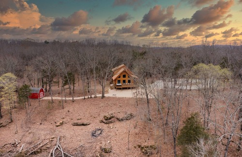 Eagle Rock Cabina | Little Cedar Lodge-Amazing Lake and Mountain Views -Hot Tub-Fire Pit