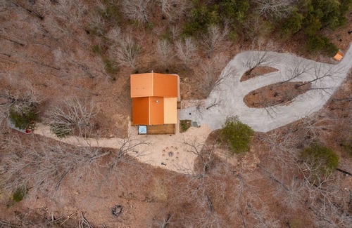 Eagle Rock Cabina | Little Cedar Lodge-Amazing Lake and Mountain Views -Hot Tub-Fire Pit