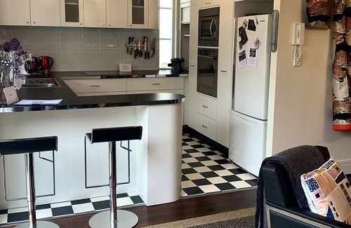 South Yarra Apartamento | Little Charmer Sth Yarra, parking permit, delightful, lux kitchen and bathroom