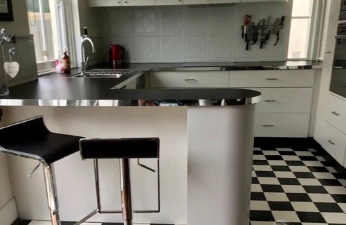 South Yarra Apartamento | Little Charmer Sth Yarra, parking permit, delightful, lux kitchen and bathroom