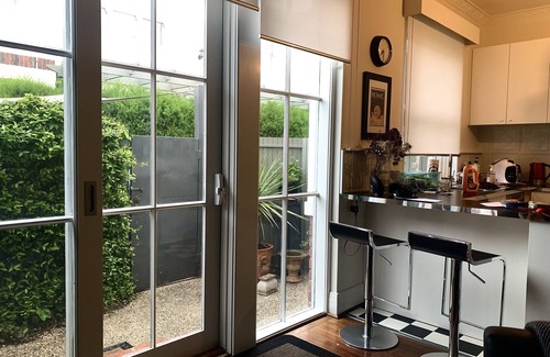 South Yarra Apartamento | Little Charmer Sth Yarra, parking permit, delightful, lux kitchen and bathroom