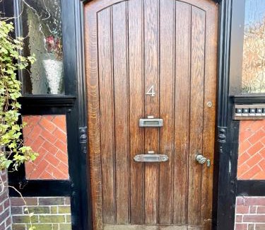 Eastbourne Seafront Casa | Little Chelsea Garden Flat