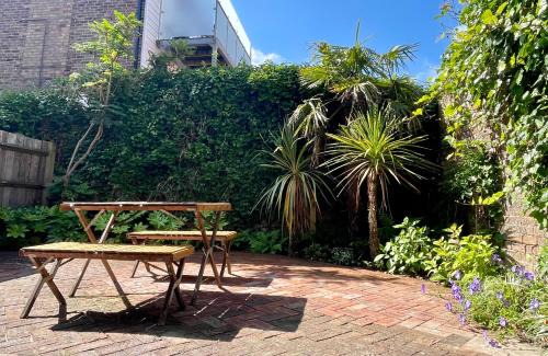 Eastbourne Seafront Casa | Little Chelsea Garden Flat