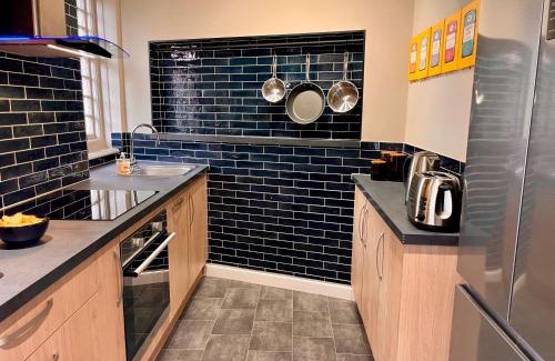 Eastbourne Seafront Casa | Little Chelsea Garden Flat