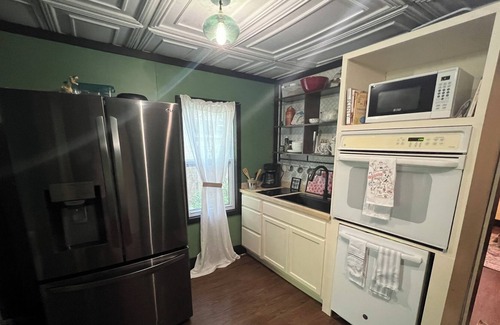 Grosse Pointe Casa | Little Cottage In The Suburbs