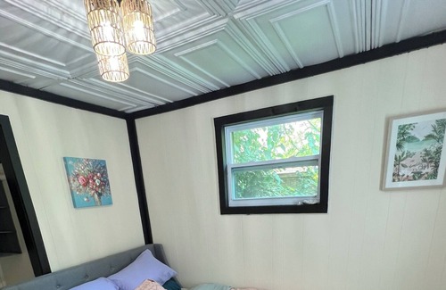 Grosse Pointe Casa | Little Cottage In The Suburbs