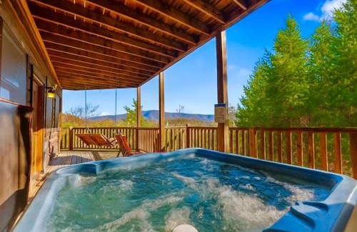 Gatlinburg - Pigeon Forge Chalet De Esquí | Little Cub Cabin I Spacious Exquisite View 3 King Hot Tub & BBQ