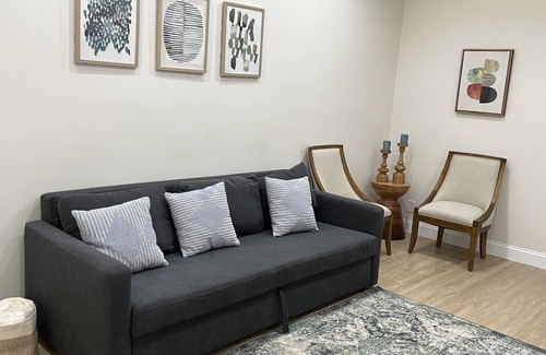 Sacramento Casa | Little Europe bright and glamorous house close to food coffee shop and groceries