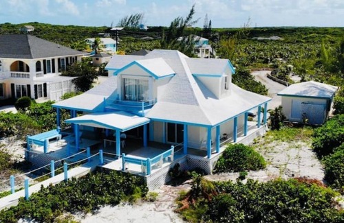 Jimmy Hill Casa | Little Exuma Home on Tropic of Cancer Beach