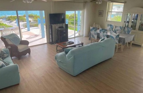Jimmy Hill Casa | Little Exuma Home on Tropic of Cancer Beach