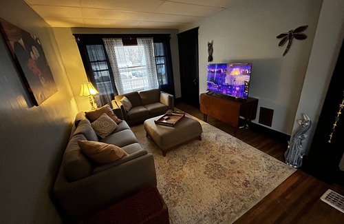 Buffalo Casa | Little Frankie- Cozy 1-bedroom house in cool Buffalo with WiFi