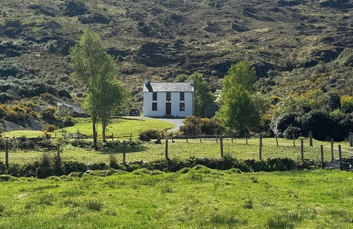 Ardnatrush Cabaña | Little Heaven Glengarriff - Your secluded valley hide-away.