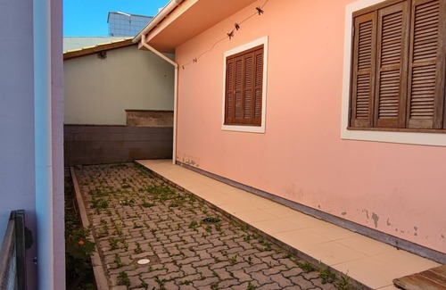 Praia do Sonho Casa | Little house in the back of Madruga's residence
