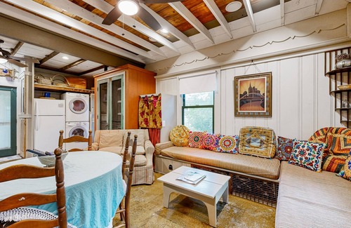 Green Hills Cabaña | Little House Nashville: Convenient, Eclectic, Cozy, with 47 5-Star Reviews