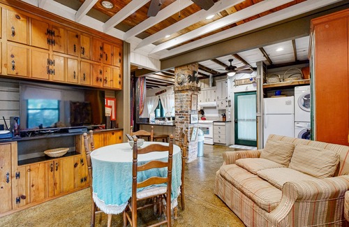 Green Hills Cabaña | Little House Nashville: Convenient, Eclectic, Cozy, with 47 5-Star Reviews