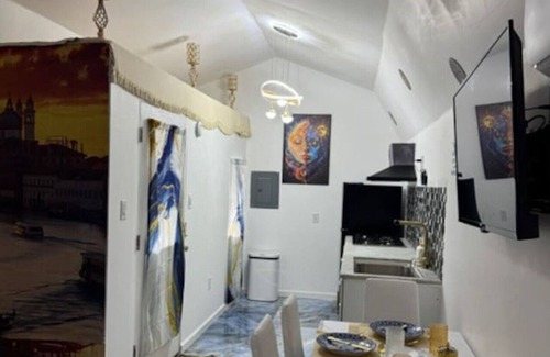 Westside Casa | Little Italy Welcome to Venice