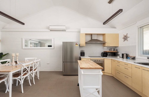Boat Harbour Apartamento | Little Kingsley Beach House - Back Flat - across the road from the Beach